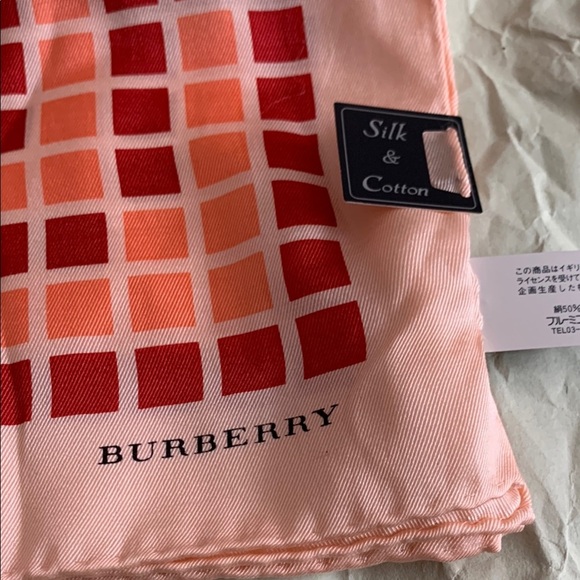 Burberry Pink and Red Silk Scarf brandnew - Picture 3 of 15
